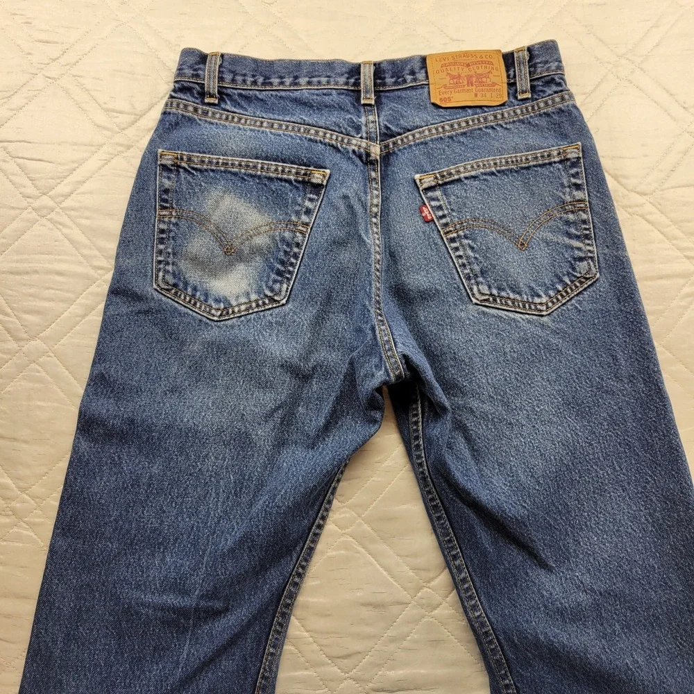 Levis Classic 505 blue jeans w/ paint stains size 34X29